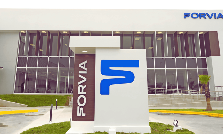 FORVIA crée plus de 2 450 emplois grâce à ses nouvelles usines à Salé et Kénitra 1 FORVIA crée plus de 2 450 emplois grâce à ses nouvelles usines à Salé et Kénitra